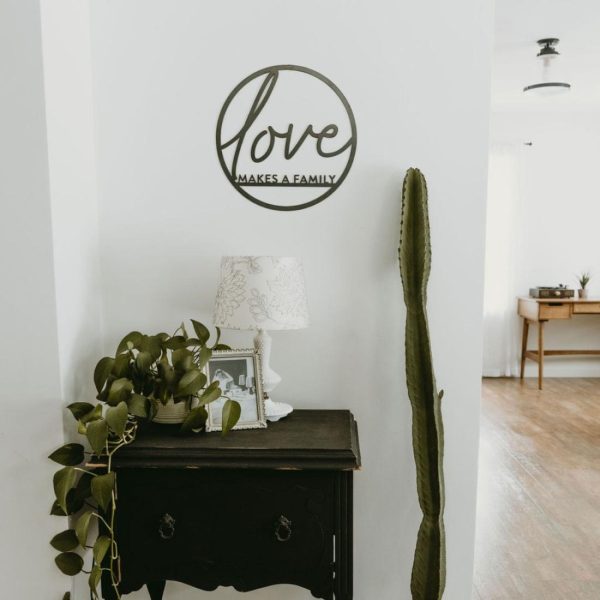 Circle Signs | Love Makes a Family’ Circle Wall Decor Circle Signs Circle Signs