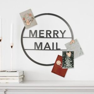 Circle Signs | "Merry Mail" Magnetic Christmas Card Wreath – Sans Serif Circle Signs Circle Signs