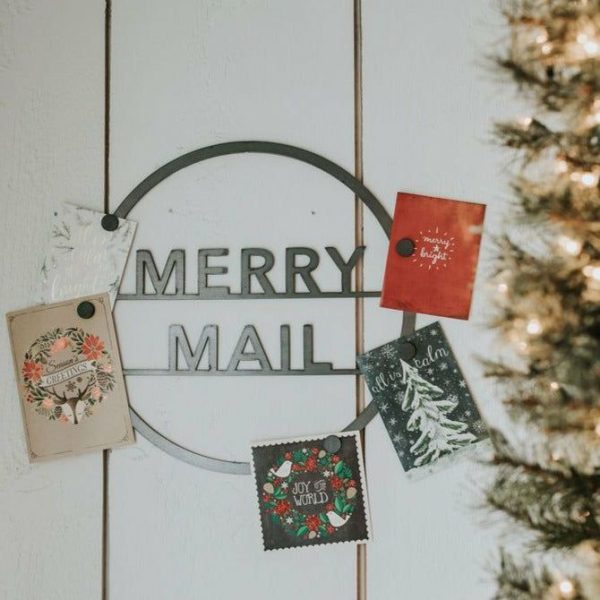 Circle Signs | "Merry Mail" Magnetic Christmas Card Wreath – Sans Serif Circle Signs Circle Signs