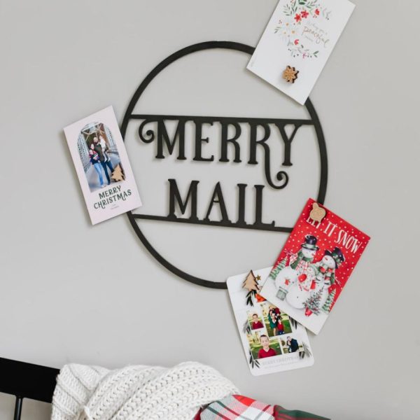 Circle Signs | "Merry Mail" Magnetic Christmas Card Wreath – Santa Font Circle Signs Circle Signs