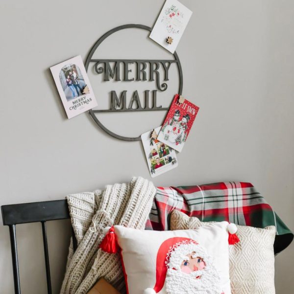 Circle Signs | "Merry Mail" Magnetic Christmas Card Wreath – Santa Font Circle Signs Circle Signs