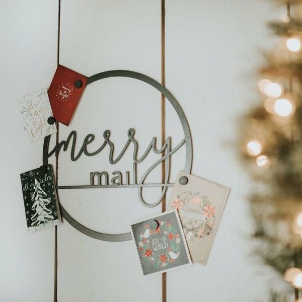 Circle Signs | "Merry Mail" Magnetic Christmas Card Wreath – Script Wall Decor Circle Signs